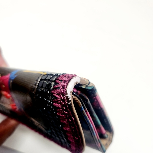 Sak Roots | Women's Multicolored Floral Printed Snap Trifold Wallet (One Size) - Picture 13 of 15